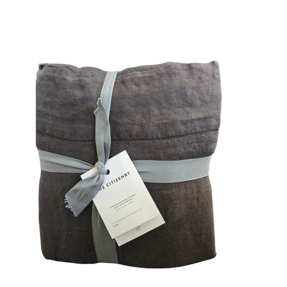 The Citizenry Stonewashed Linen Sheet Set in Charcoal - Queen - Picture 4 of 4